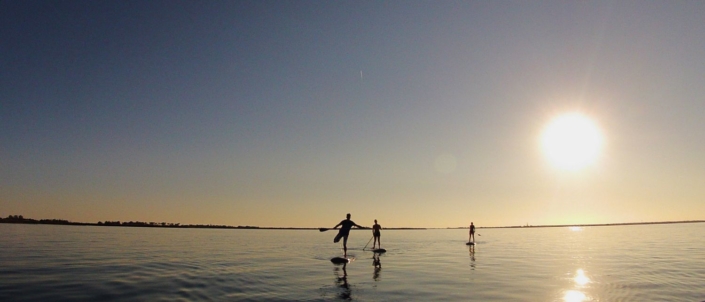 Coucher de soleil entre amis.